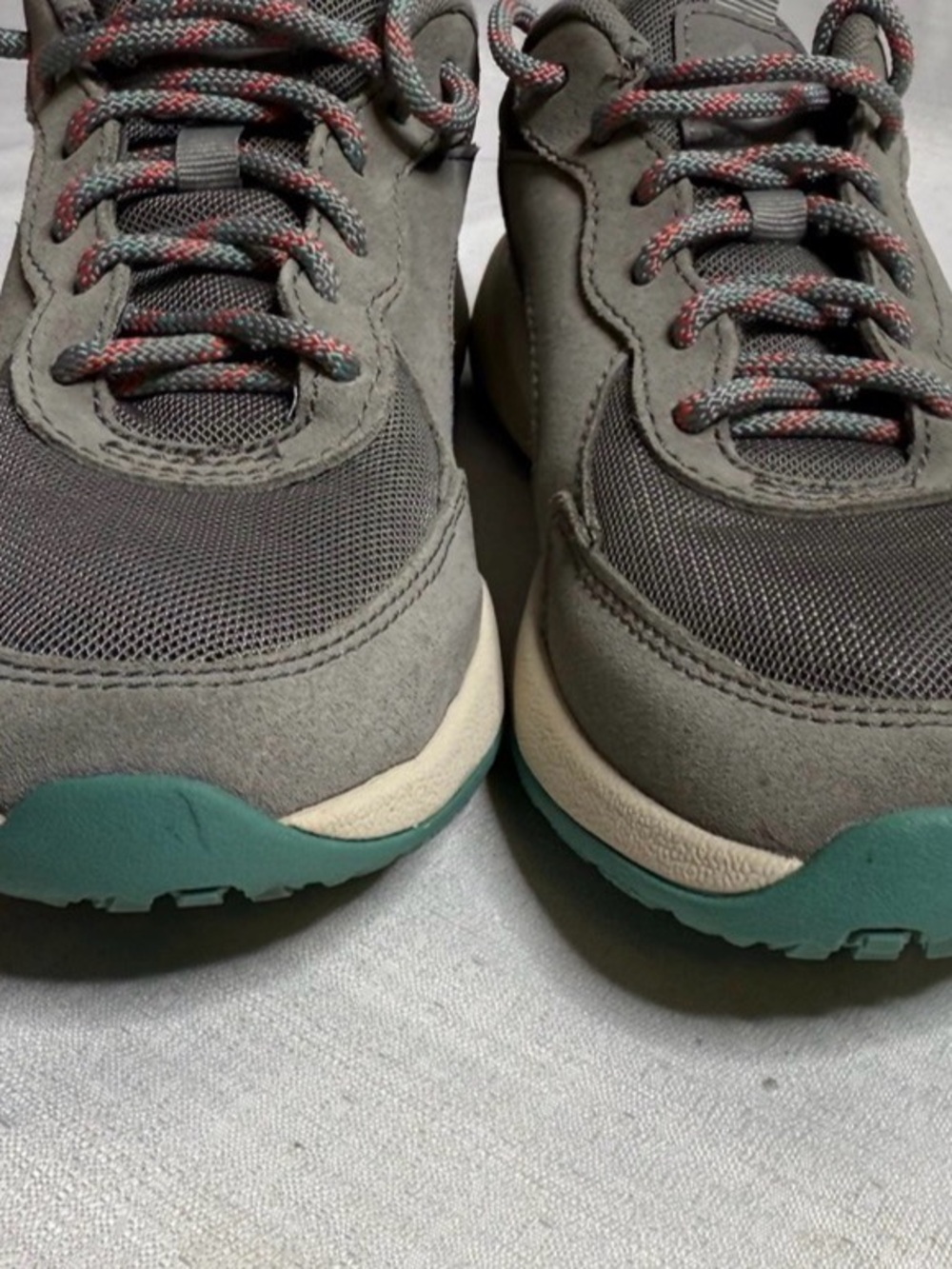 Columbia Women’s Pivot Mid Waterproof Trail Hiking Shoes Gray  6.5 - Picture 8 of 9